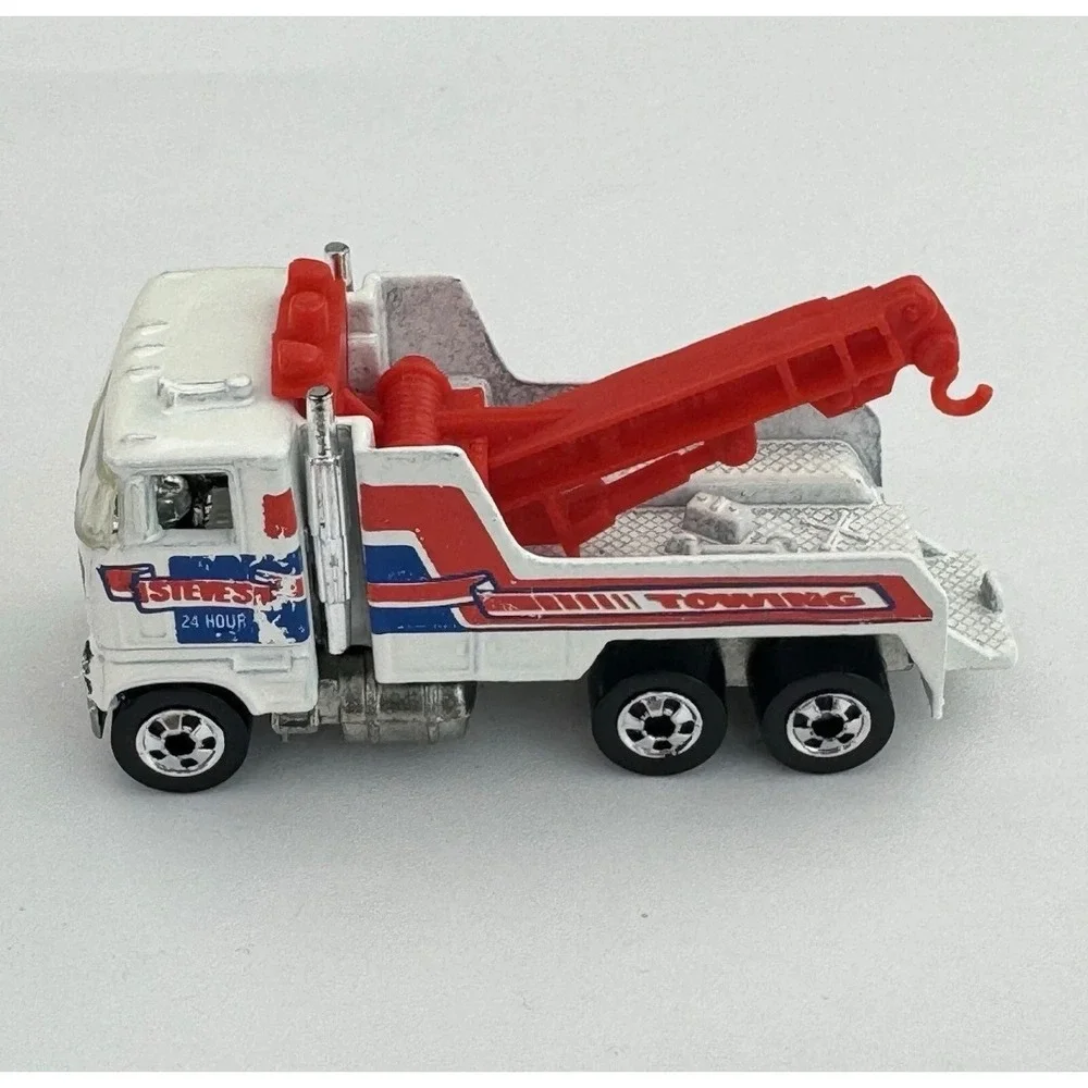 Hot Wheels 1981 Heavyweights Steves 24‎ Hour Towing Truck White Vintage Diecast